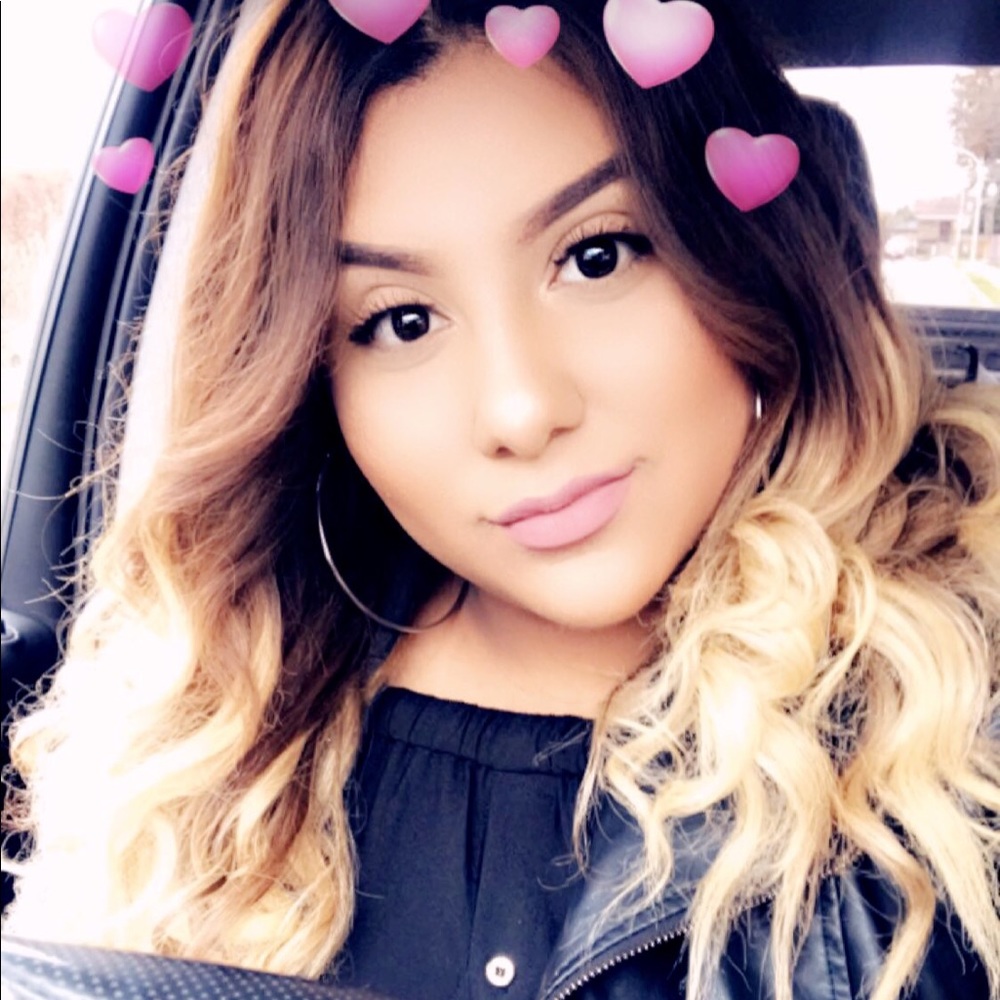 Meet your Posher, Yesenia